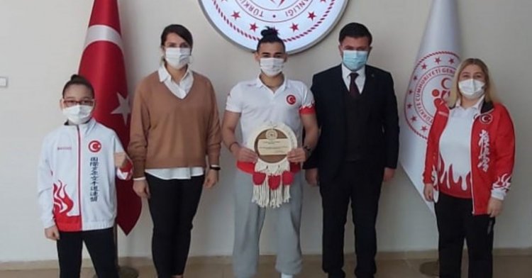 Milli Wushucudan il müdürüne ziyaret!
