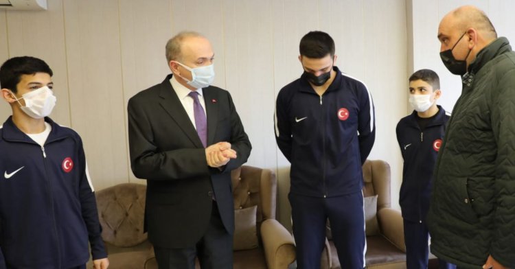 Milli güreşçilerimiz Düzce’ye döndü