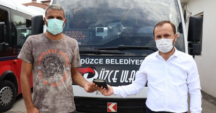 Otobüste cüzdanını kaybetti! Şoför teslim etti