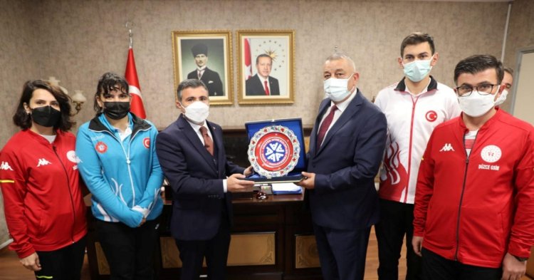 Sporcular Vali Atay’ı ziyaret etti!