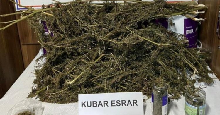 2 buçuk kilo esrar ele geçirildi!