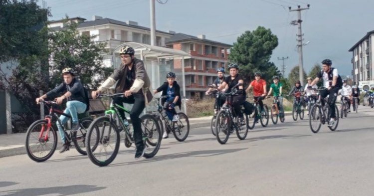 ‘Trafikte bizde varız’ sloganı ile 12 kilometre pedal bastılar!