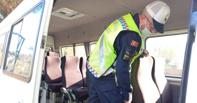 Şartlarını yerine getirmeyen 2 servis aracı trafikten men edildi!