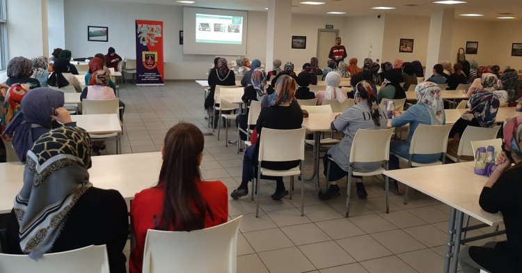 Çalışan kadınlara uyuşturucu ile mücadele eğitimi verildi!