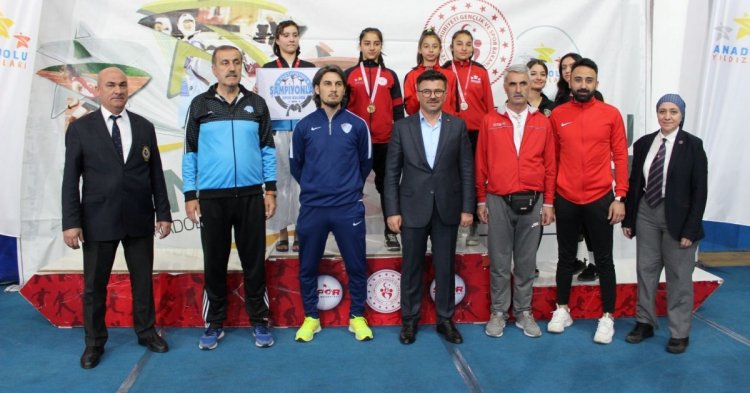 Karate yarı finali Düzce'de başladı