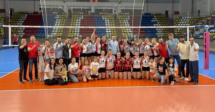 Düzce Voleybol Kadın Takımı namağlup olarak 2. lige çıktı