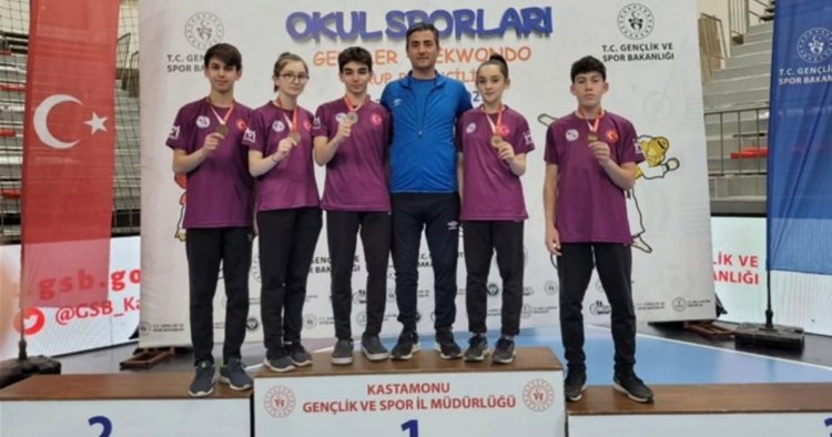 Gençler Taekwondoda finalde