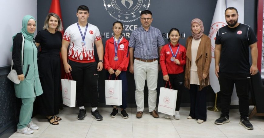 Başarılı Halterciler İl Müdürü Yazıcı'yı ziyaret etti