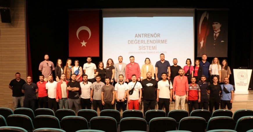 Antrenör Değerlendirme Toplantısı Yapıldı