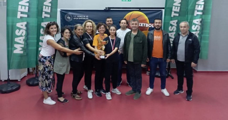 Masa tenisinde il şampiyonu oldular